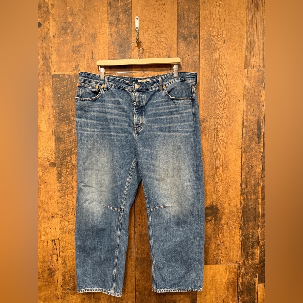 Madewell Darted Barrel-Leg Jeans in the Danver wash size 33x26 EUC